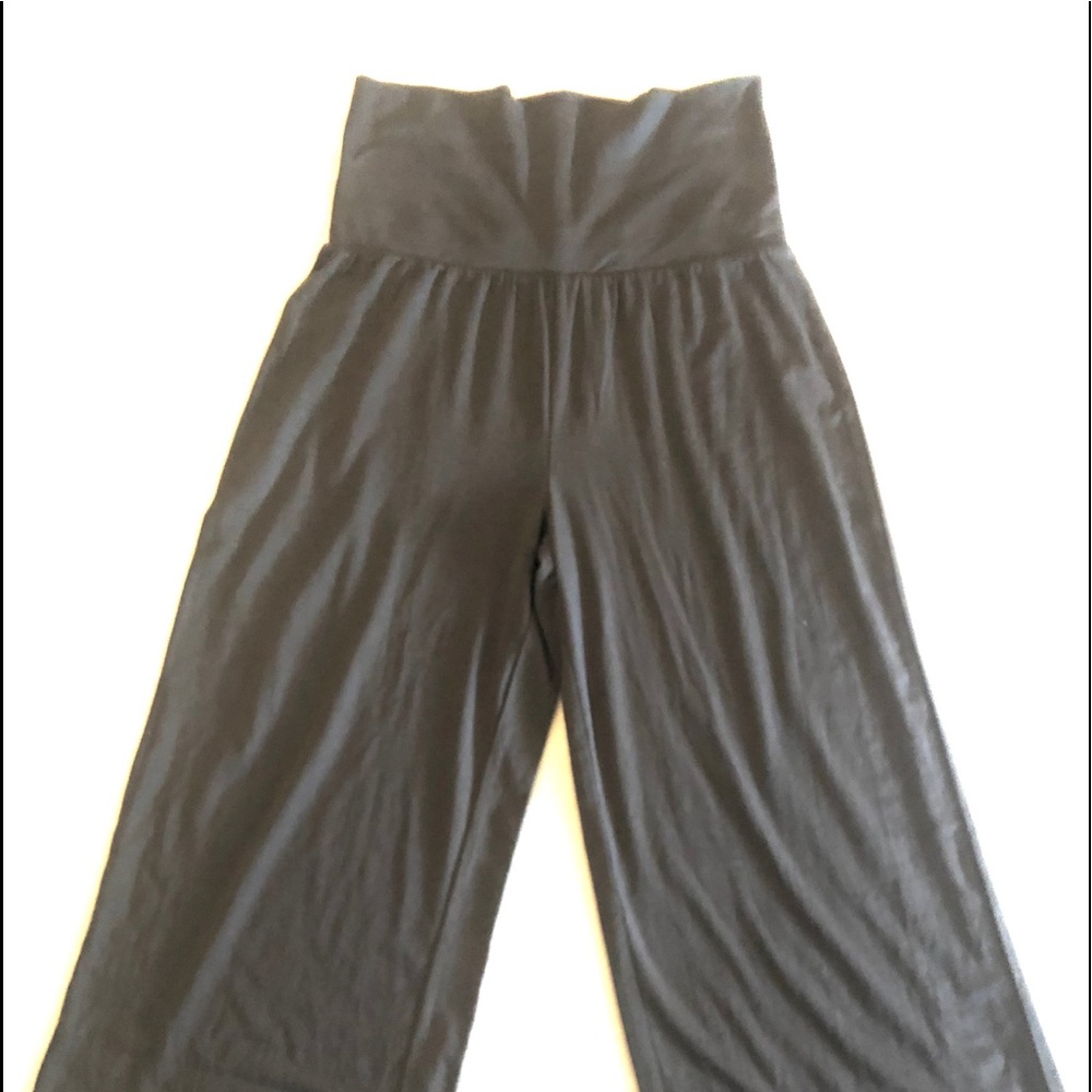 Small Anybody flare yoga pants